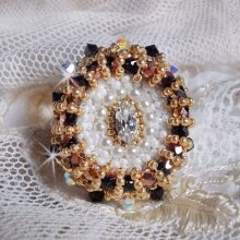 Ring Sacred Black bestickt mit Swarovski-Kristallen in Vintage-Optik, Facetten und Rocailles